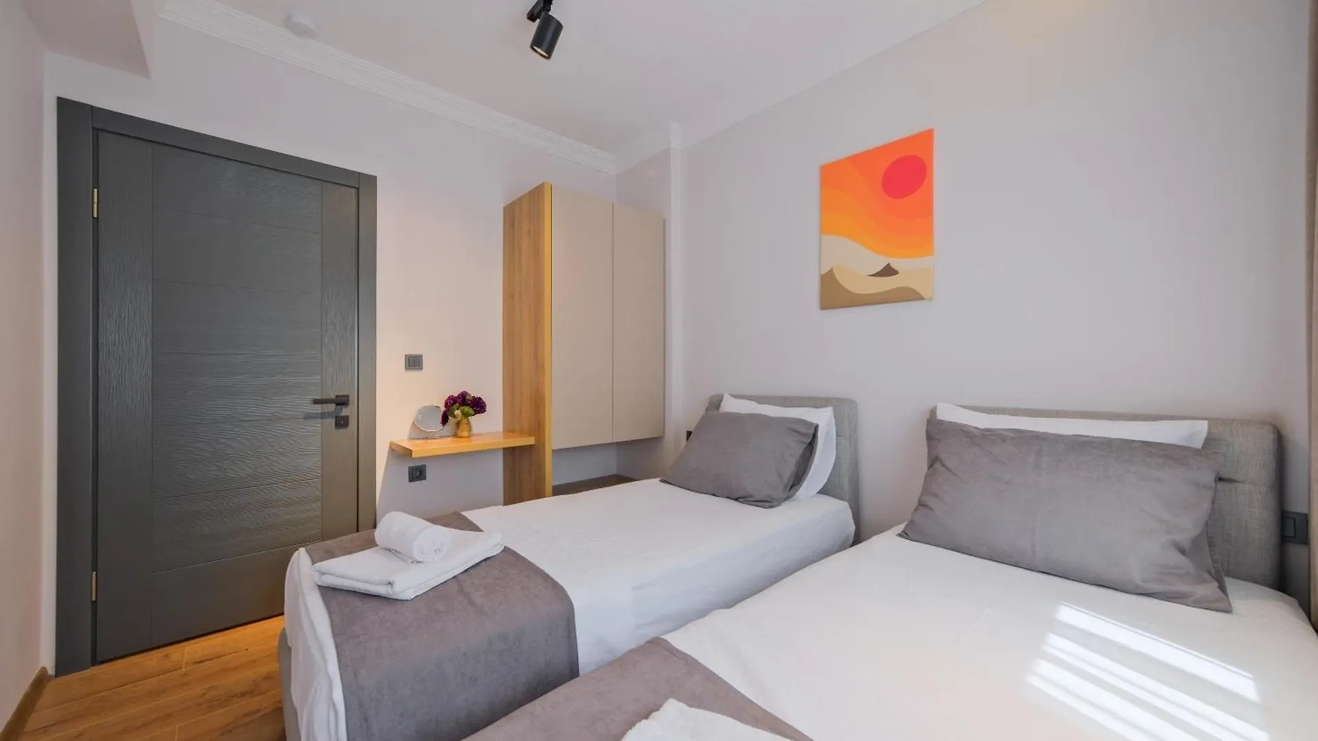 Light Apartments Φετιγιέ